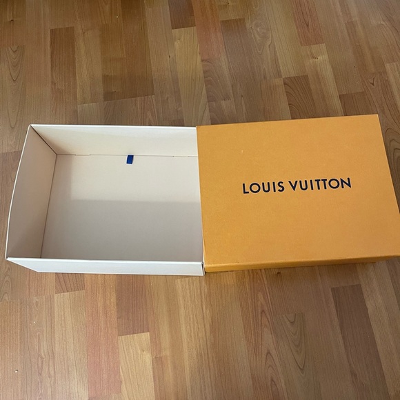 Empty box - Picture 5 of 5